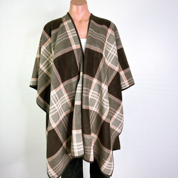 Woolrich Tartan Plaid Reversible Microfleece Blanket Cape Shawl Poncho Brown OS - Picture 2 of 10